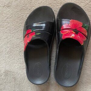 OOFOS Sandals